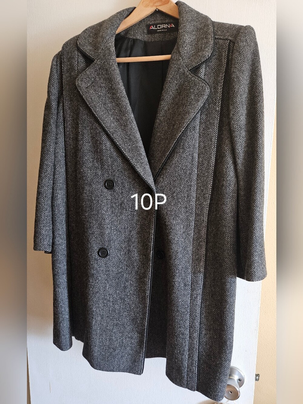 Alorna Women’s Gray Herringbone Double-Breasted Coat